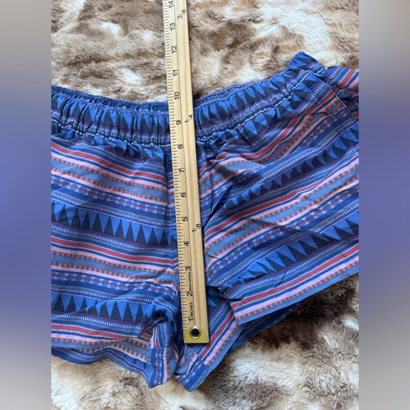 Patagonia Barely Baggies shorts aztec print - Picture 11 of 12